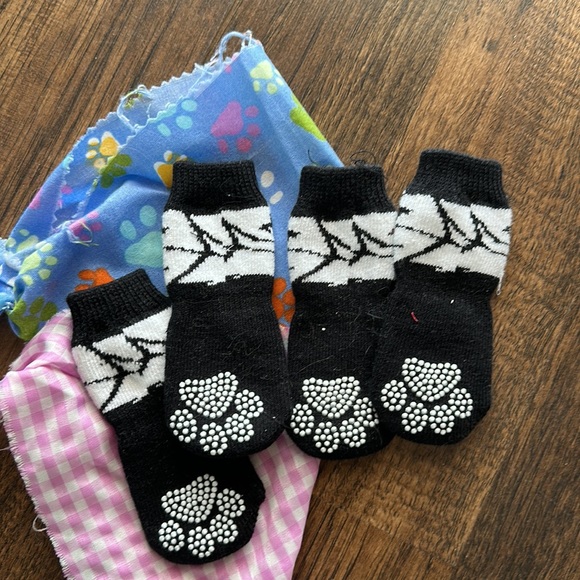 Non-Skid Dog Socks.  Four socks.  
Size 4.5 accord to chart.  NWOT - Picture 3 of 4
